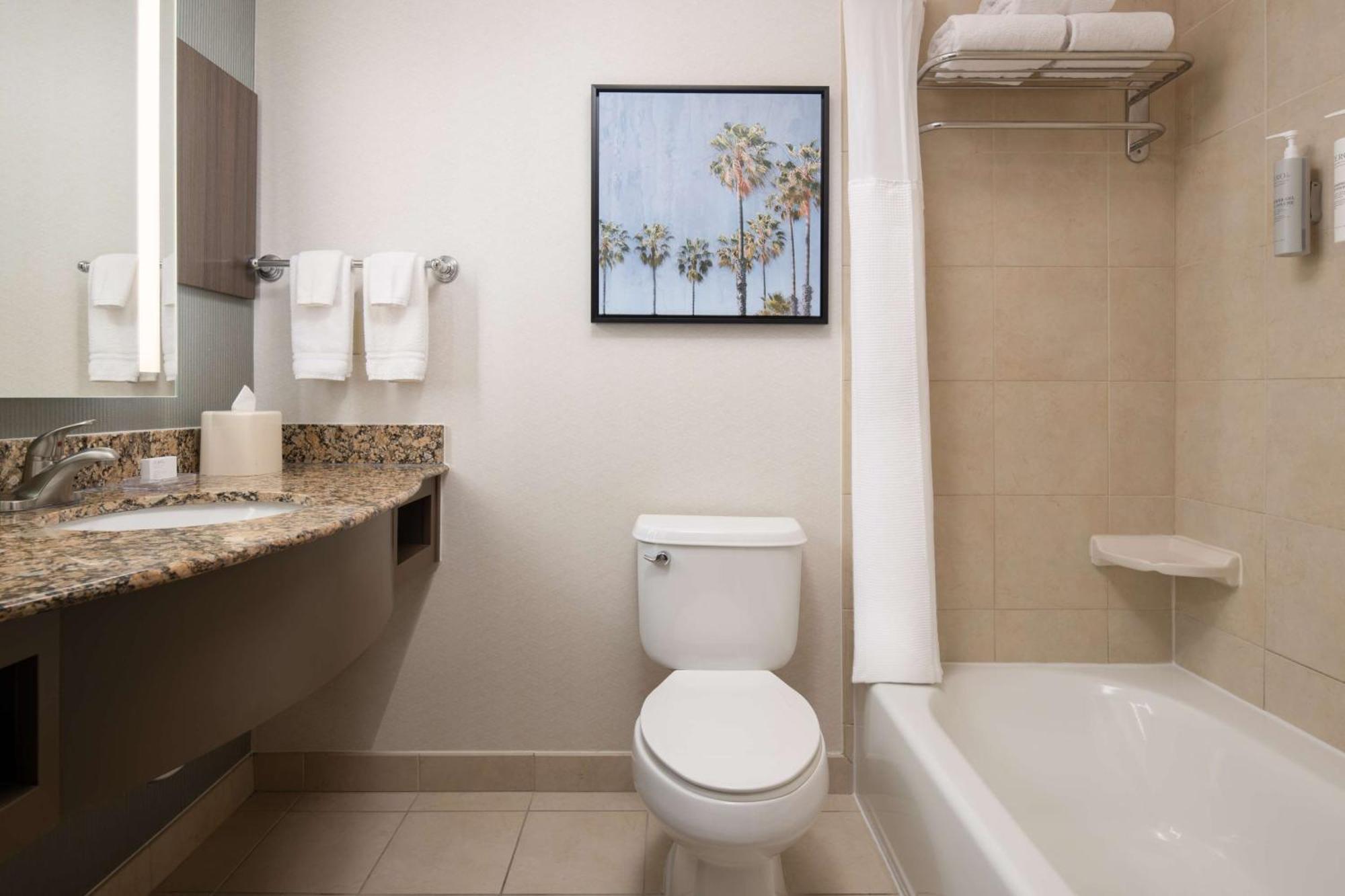 Hilton Garden Inn Fontana Dış mekan fotoğraf