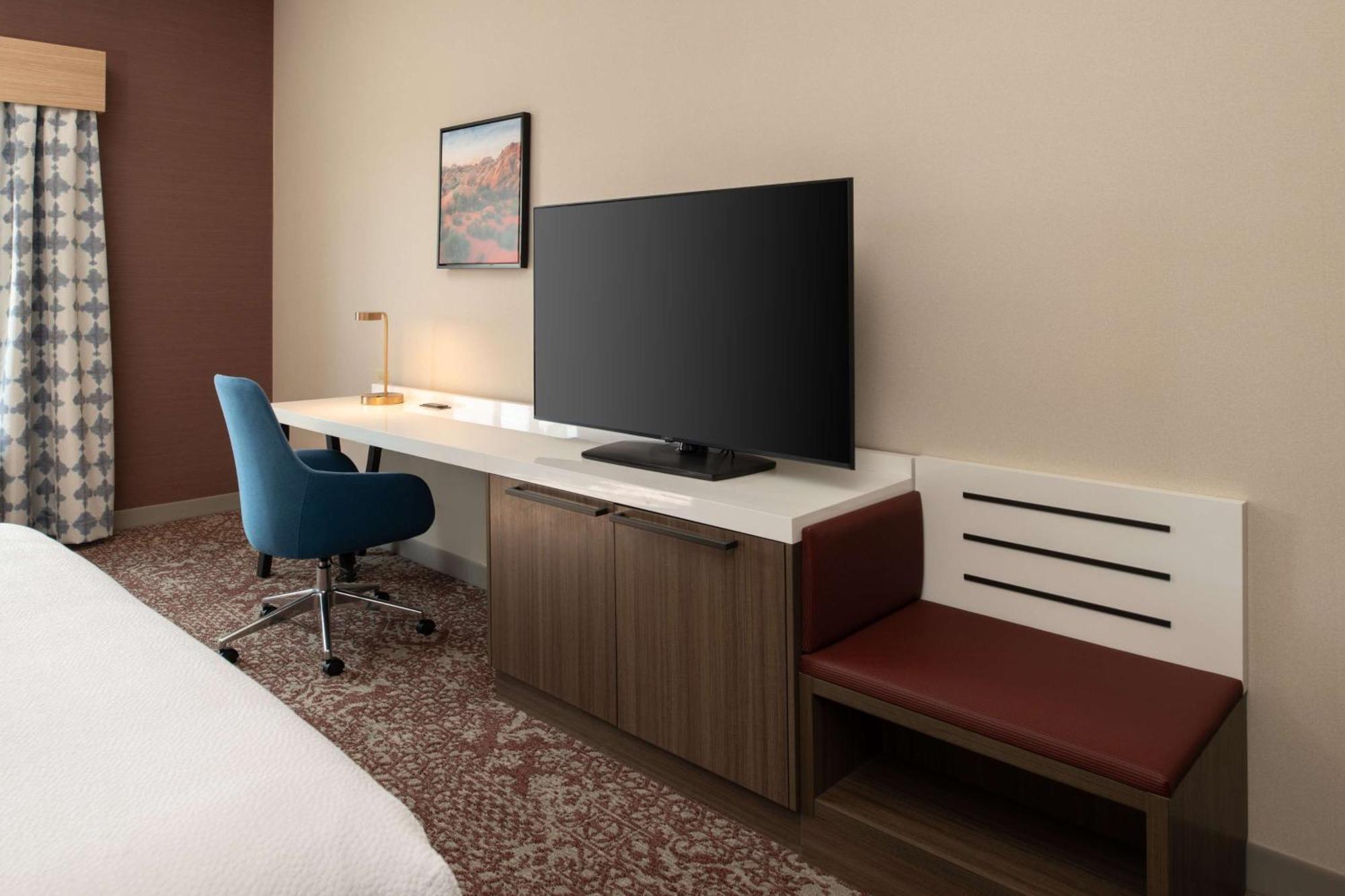 Hilton Garden Inn Fontana Dış mekan fotoğraf