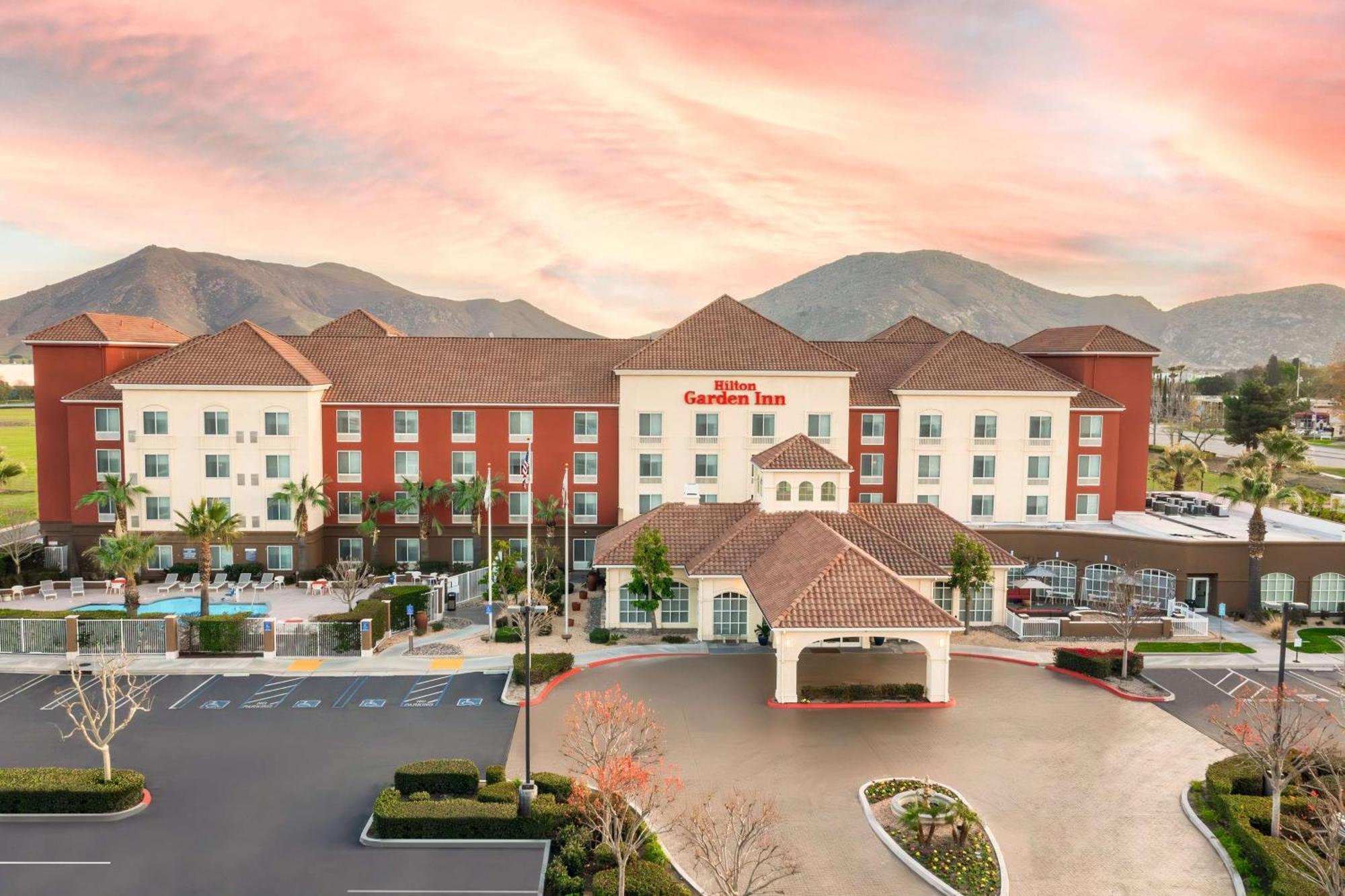 Hilton Garden Inn Fontana Dış mekan fotoğraf